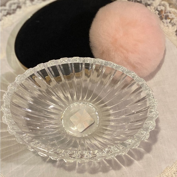 Vintage Powder/ Trinket Embroidery Glass Dish Great Condition - Picture 7 of 7